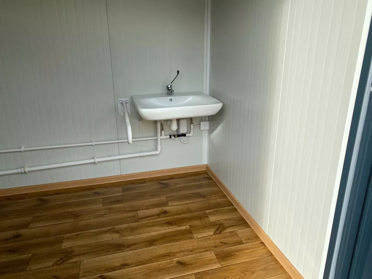 Contenedor sanitario para personas con discapacidad Contenedor sanitario para personas con discapacidad WC con rampa ( Ref: 3907 )